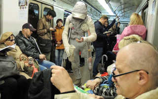 Человек-мумия в Московском метро (9 фото). Розовый фламинго — дитя подземки